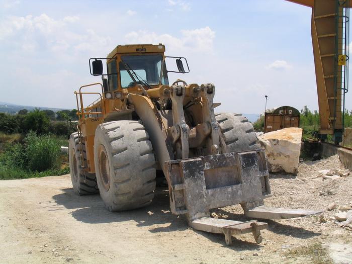 CATERPILLAR 988B PARCHEGGIATA