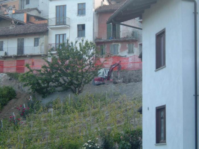 Allargamento circonvallazione paese di Neive