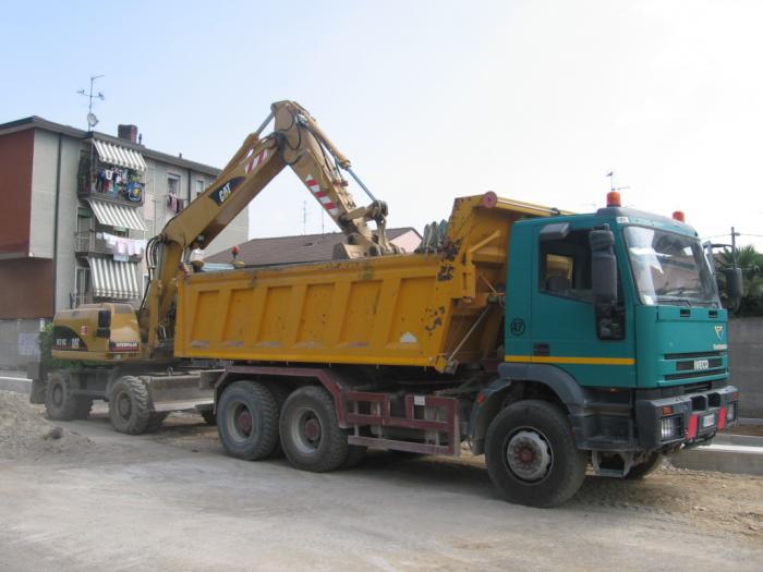 Caterpillar M316C e Iveco Eurotrakker