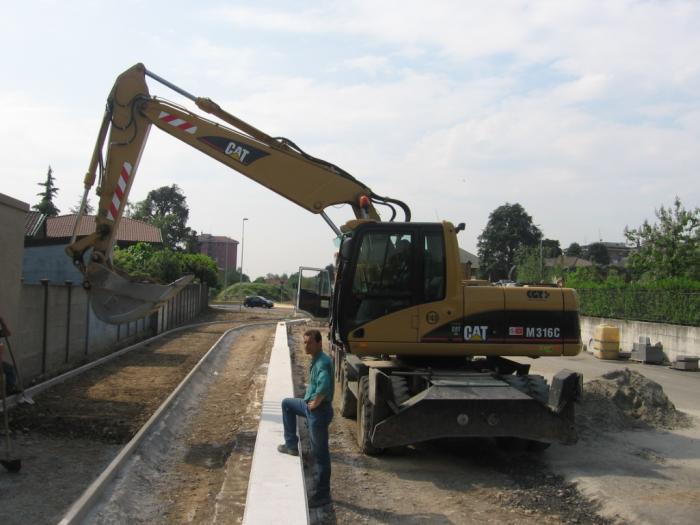 riempimento tracciato pista ciclabile