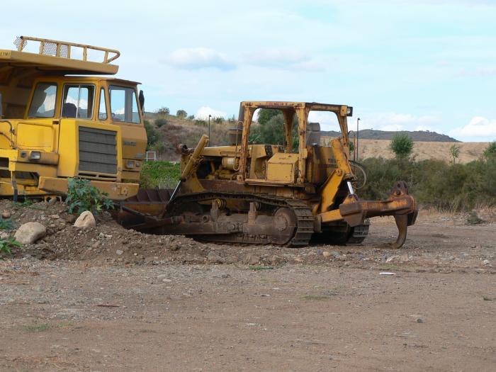 Perlini 366 + Cat D6D