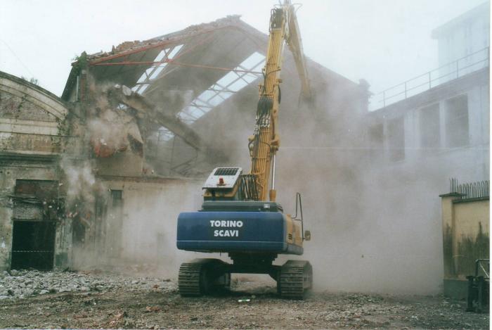 Demolizione area ex Nebiolo di Torino