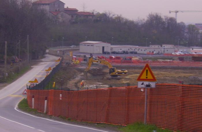 cat330 e vista baracche