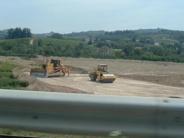 Cat D8N e Bomag BW213DH-4