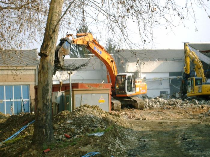 demolizione laboratori I.T.I.S.  EX235