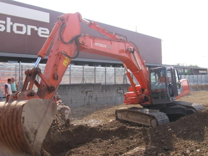 chiusura scavo con Hitachi Zaxis 350LCN