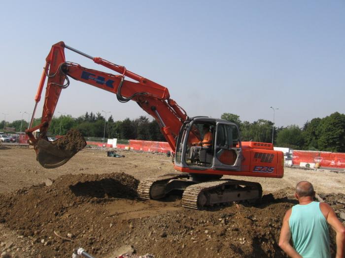 chiusura scavo con Fiat Kobelco E 235