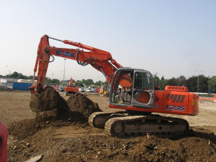 chiusura scavo con Fiat Kobelco E 235