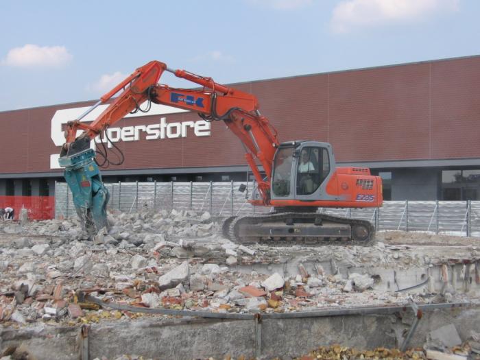 Fiat Kobelco E235 con frantumatore