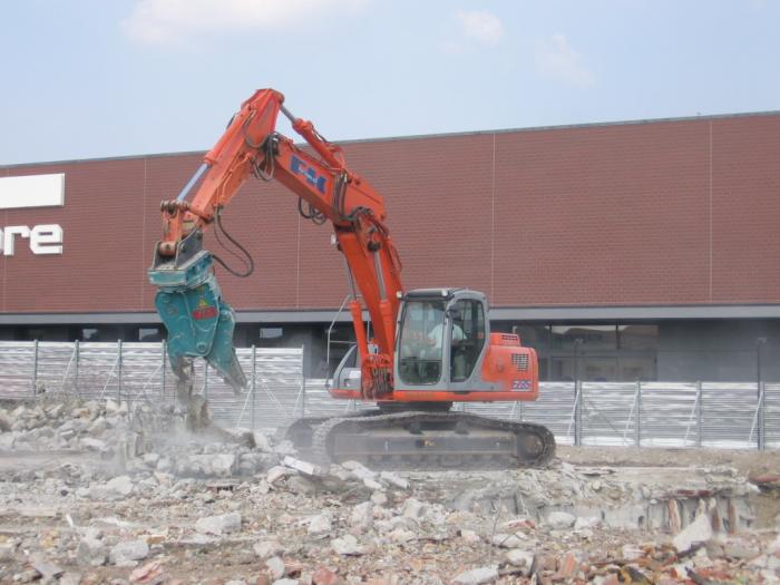 Fiat Kobelco E235 con frantumatore