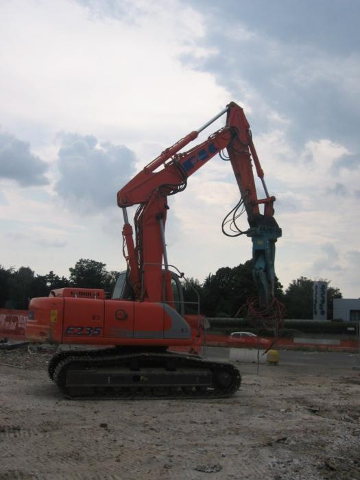 Fiat Kobelco E235 con frantumatore