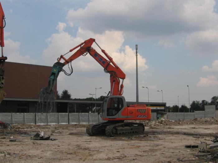 Fiat Kobelco E235 con frantumatore