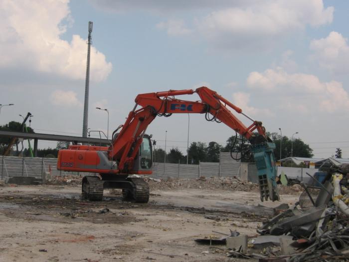 Fiat Kobelco E235 con frantumatore