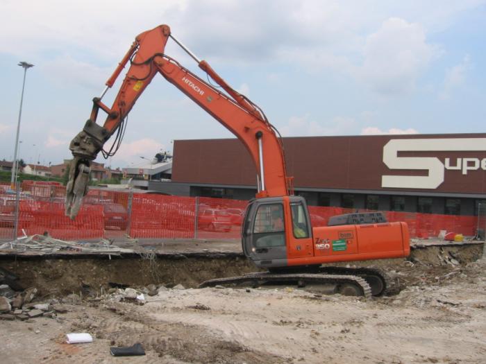 Hitachi Zaxis 350LCN con pinza