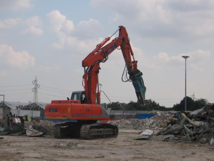 Fiat Kobelco E235 con frantumatore