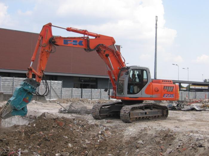 Fiat Kobelco E235 con frantumatore