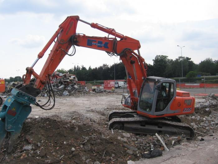 Fiat Kobelco E235 con frantumatore