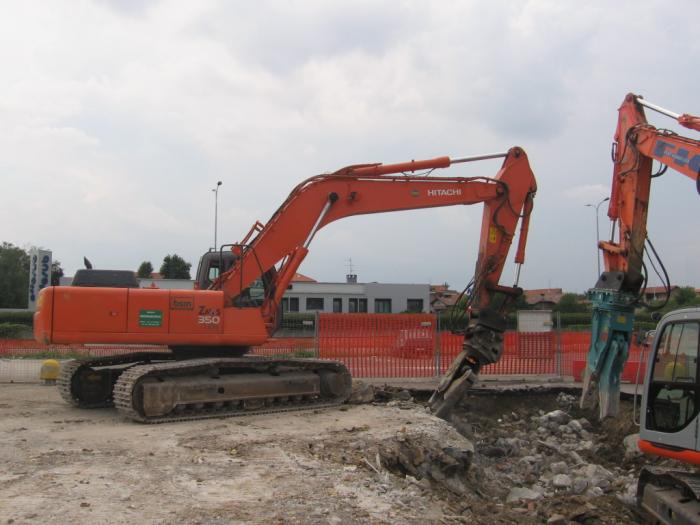 Hitachi Zaxis 350LCN con pinza