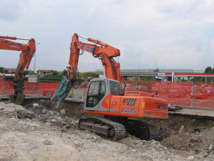 Fiat Kobelco E235 con frantumatore