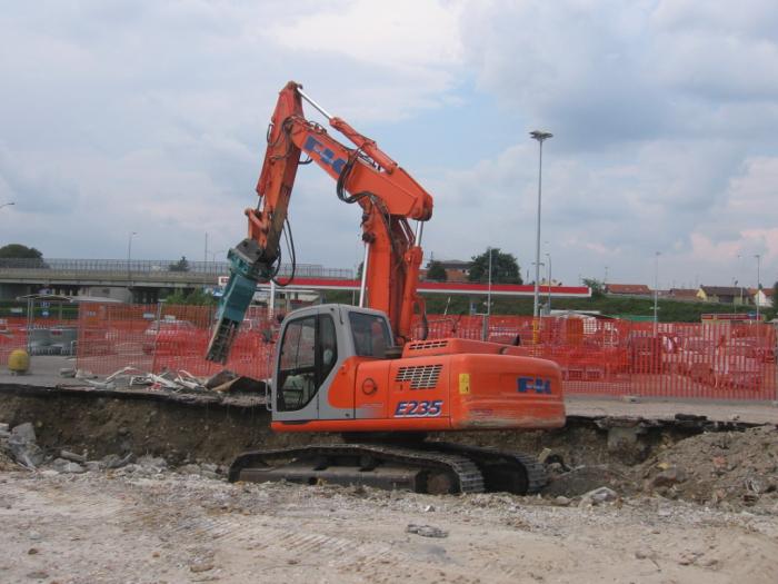 Fiat Kobelco E235 con frantumatore