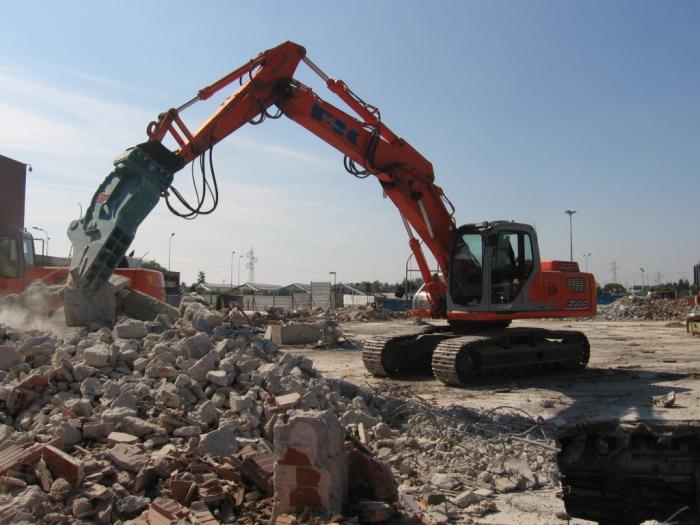 Fiat Kobelco E235 con frantumatore