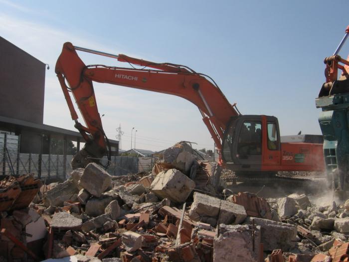 Hitachi Zaxis 350LCN con pinza