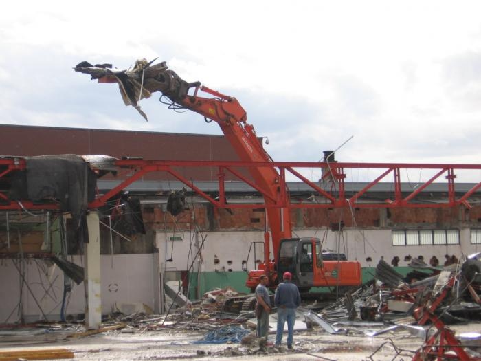 Hitachi Zaxis 350LCN con pinza