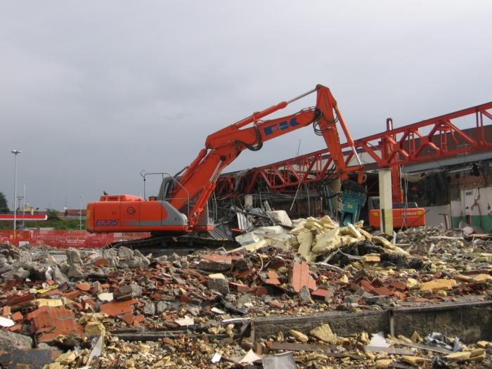 Fiat Kobelco E235 con frantumatore