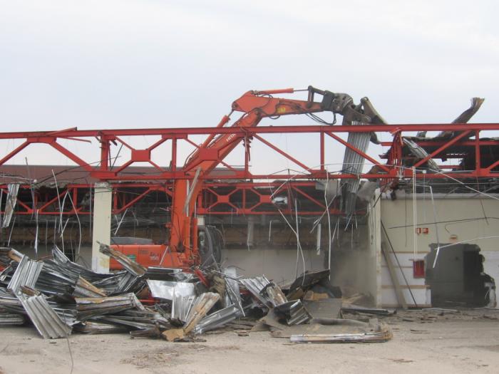 demolizione edificio con Hitachi Zaxis 350LCN