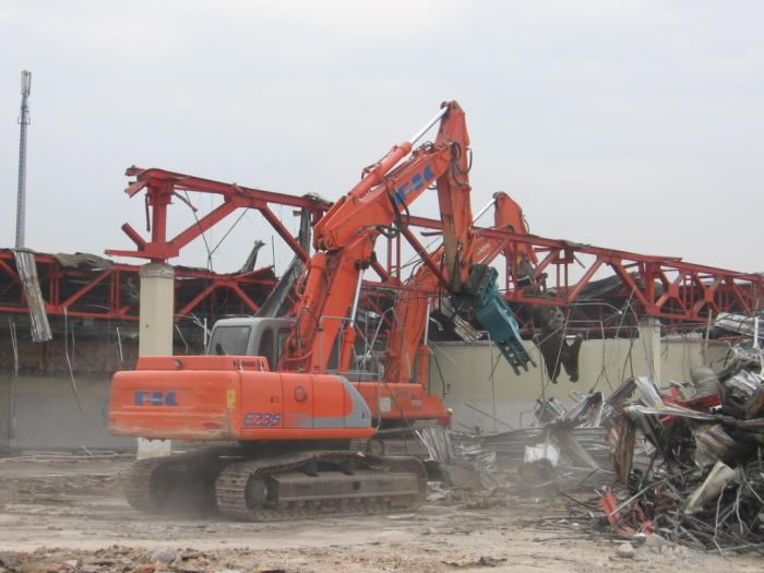 Fiat Kobelco E235 con frantumatore