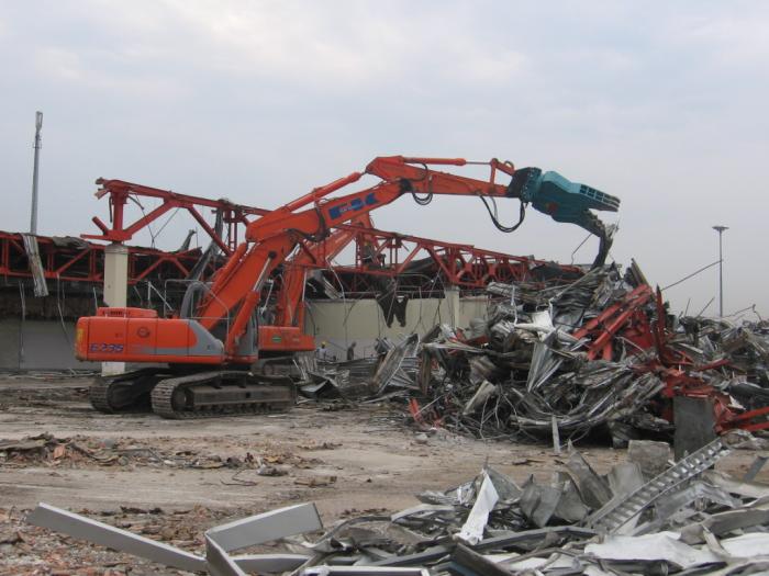 Fiat Kobelco E235 con frantumatore