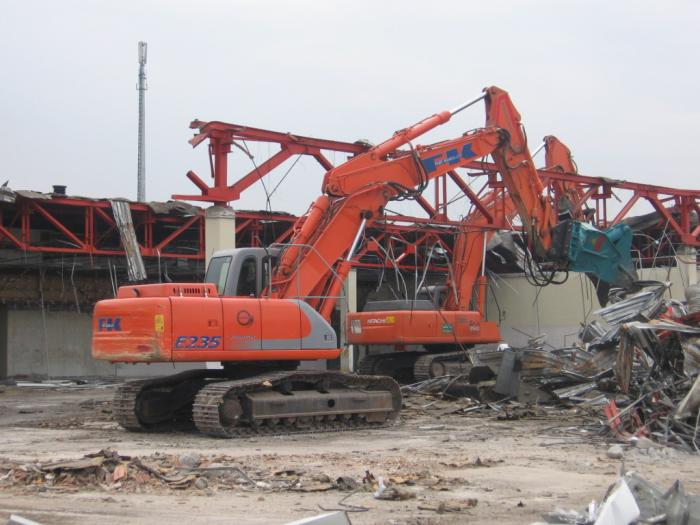 Fiat Kobelco E235 con frantumatore