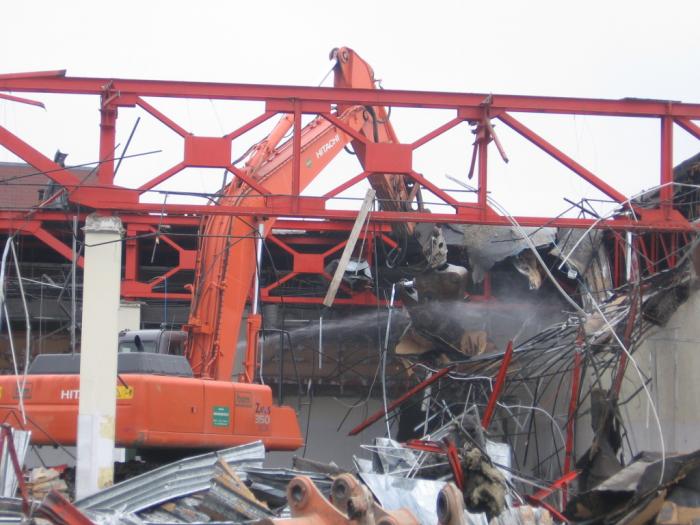 demolizione edificio con Hitachi Zaxis 350LCN