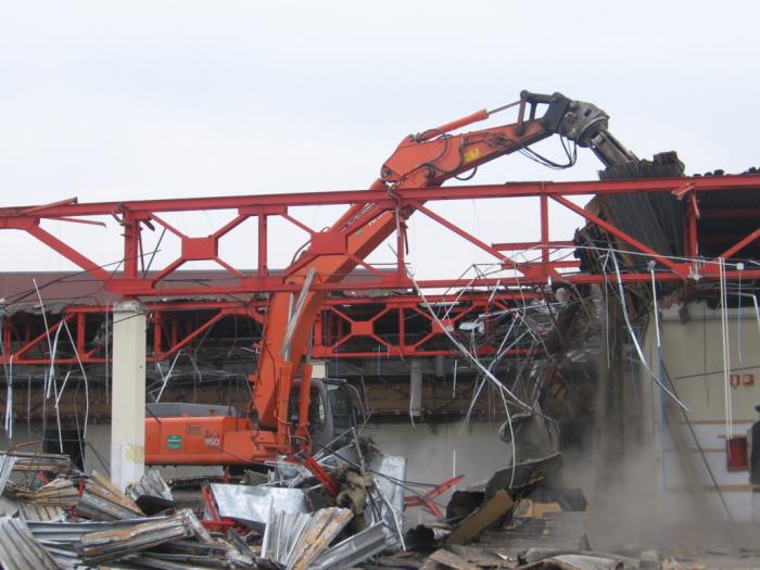 demolizione edificio con Hitachi Zaxis 350LCN