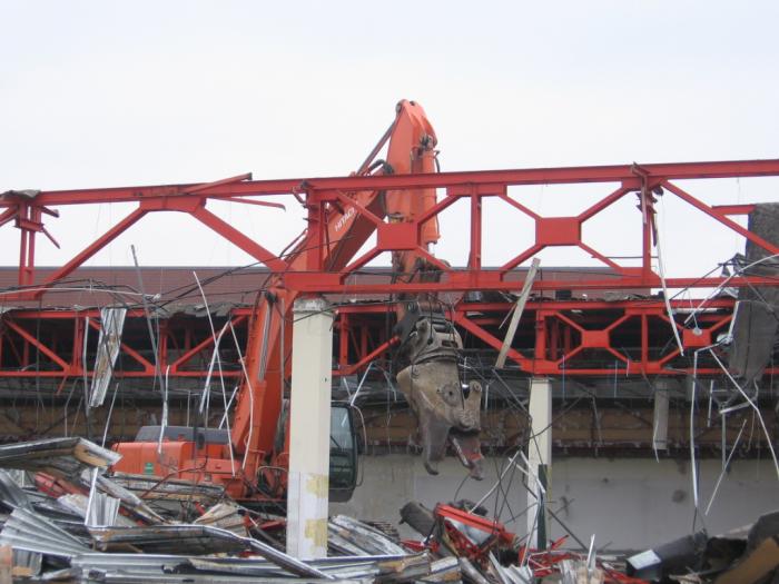 demolizione edificio con Hitachi Zaxis 350LCN