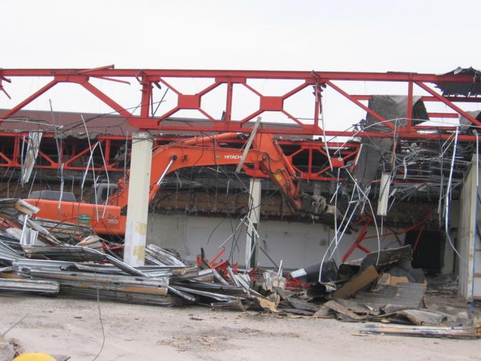 demolizione edificio con Hitachi Zaxis 350LCN