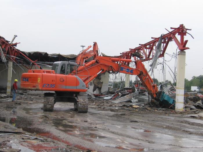 Fiat Kobelco E235 con frantumatore