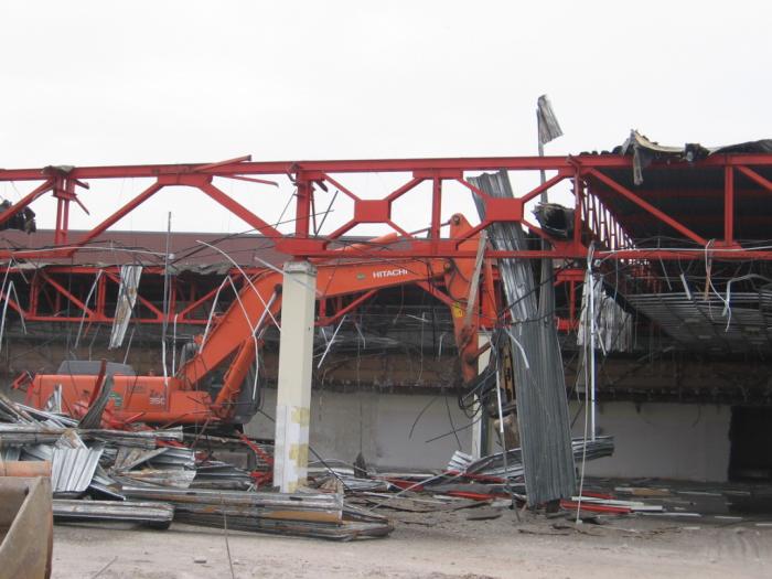 demolizione edificio con Hitachi Zaxis 350LCN