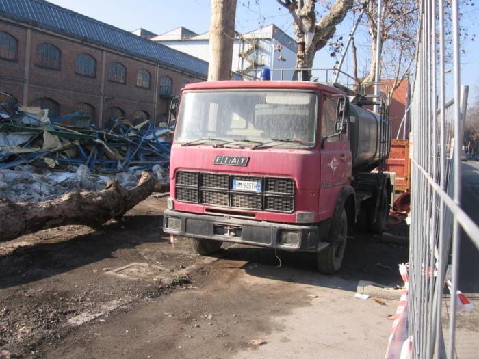 Fiat 110 con cisterna e snorkel per abbattimento polveri