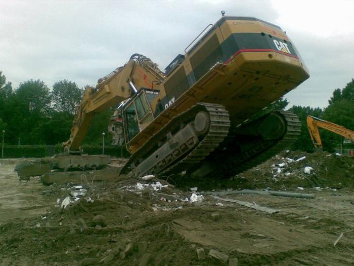 cat 375