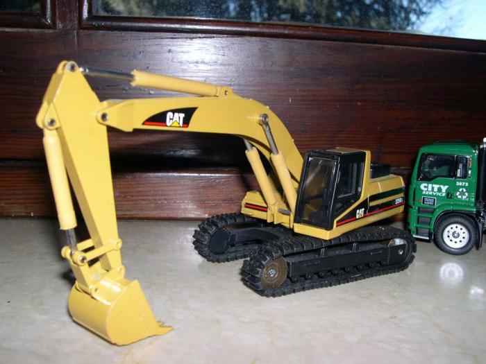 cat 325