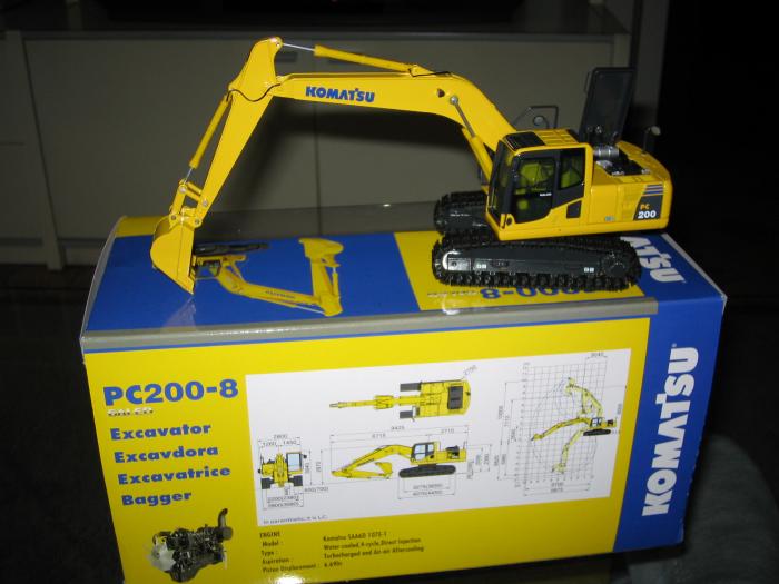 KOMATSU PC 200-8