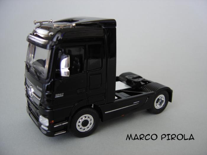 Actros Black Edition 1/50