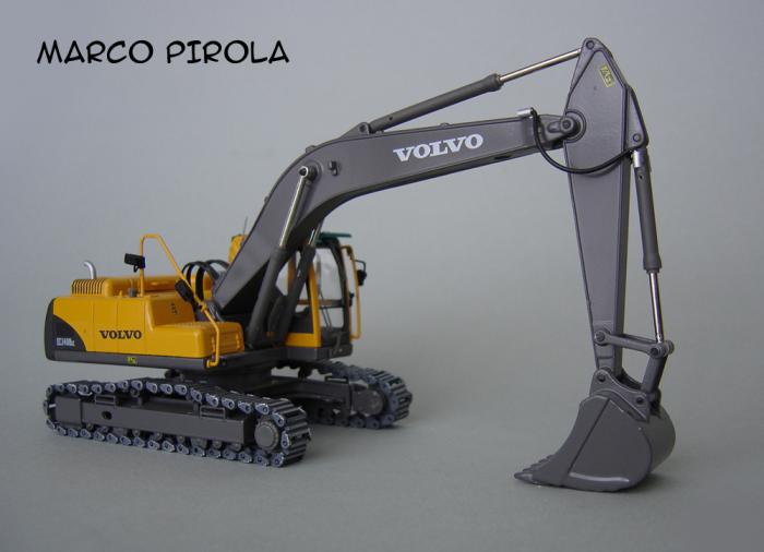 VOLVO EC240B revisionato