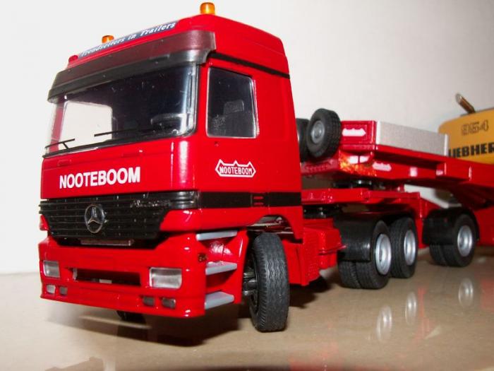 Actros + Nooteboom Euro Low Trailer