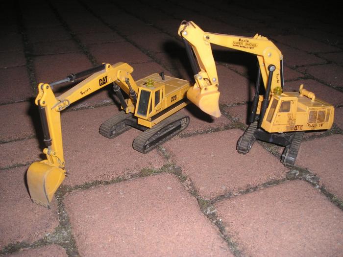 Caterpillar 225+escavatore