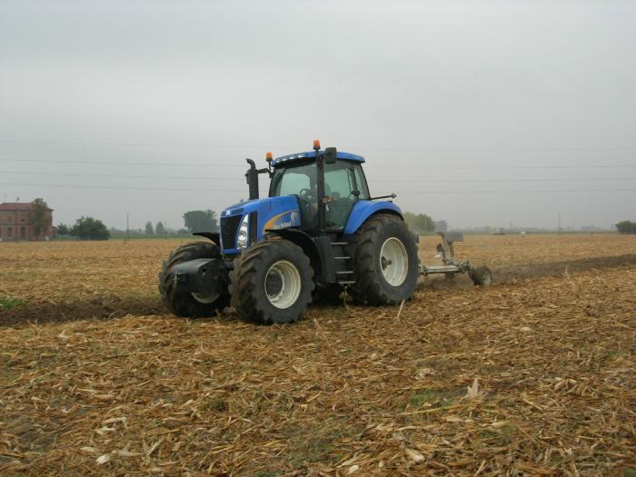 new holland T8040