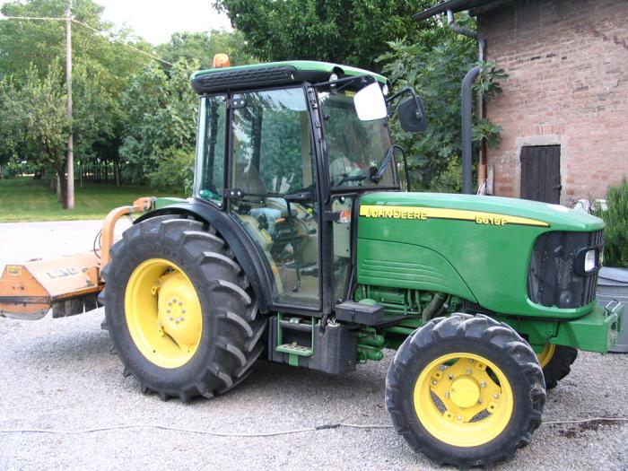 John Deere 5615F