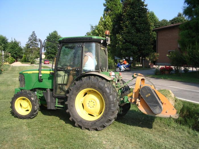 John Deere 5615F