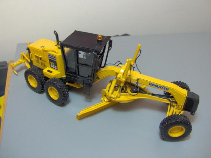 KOMATSU GD 655